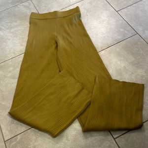 Light olive pants- M.